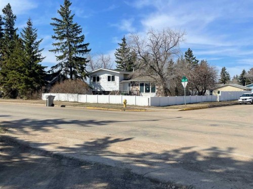 5438 49 Avenue, Lloydminster, SK - Outdoor