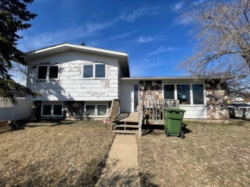 5438 49 Avenue, Lloydminster, SK - Outdoor