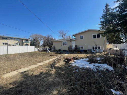 5438 49 Avenue, Lloydminster, SK - Outdoor