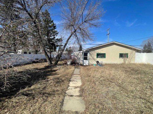 5438 49 Avenue, Lloydminster, SK - Outdoor
