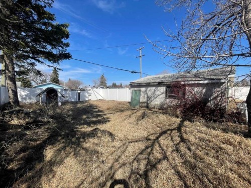 5438 49 Avenue, Lloydminster, SK - Outdoor