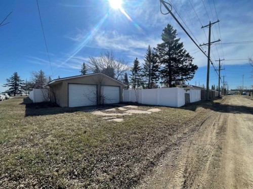 5438 49 Avenue, Lloydminster, SK - Outdoor
