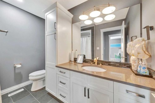 2010 56 Avenue, Lloydminster, AB - Indoor Photo Showing Bathroom