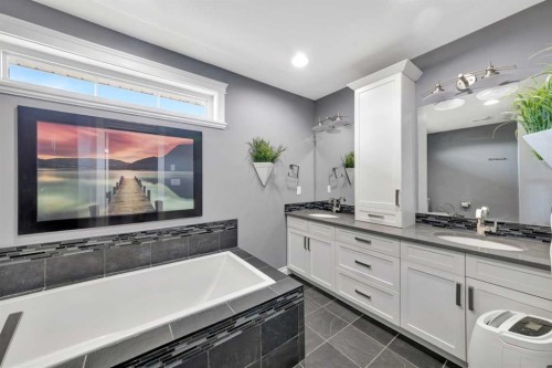 2010 56 Avenue, Lloydminster, AB - Indoor Photo Showing Bathroom