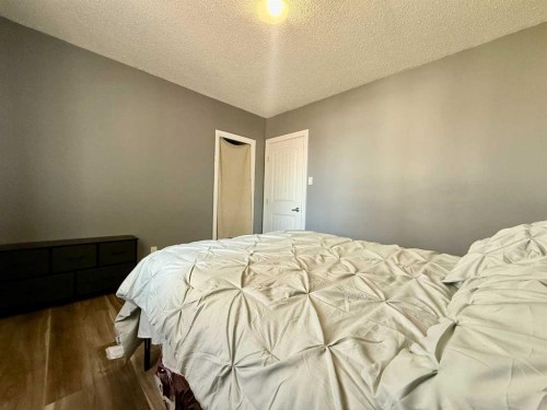 818 9 Avenue, Wainwright, AB - Indoor Photo Showing Bedroom