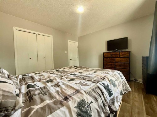 818 9 Avenue, Wainwright, AB - Indoor Photo Showing Bedroom