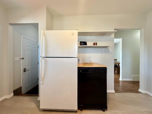 818 9 Avenue, Wainwright, AB - Indoor Photo Showing Kitchen