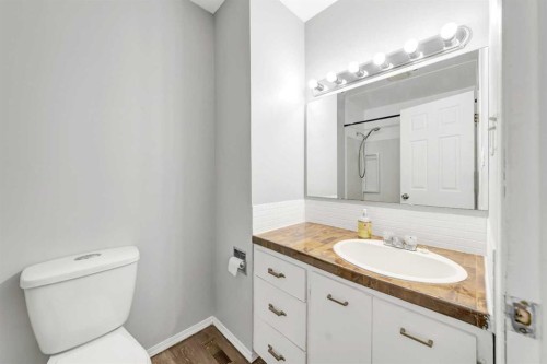 3510 57 Avenue, Lloydminster, AB - Indoor Photo Showing Bathroom