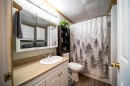 509 2 Avenue Crescent, Wainwright, AB  - Indoor Photo Showing Bathroom 