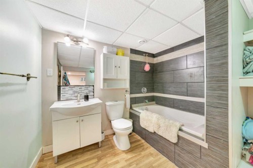 117 2 Street West, Lashburn, SK - Indoor Photo Showing Bathroom