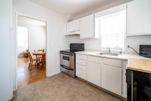 737 9 Avenue, Wainwright, AB - Indoor Photo Showing Kitchen