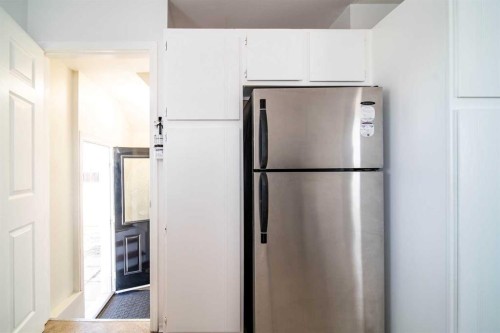 737 9 Avenue, Wainwright, AB - Indoor Photo Showing Kitchen