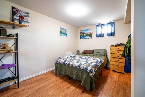 737 9 Avenue, Wainwright, AB - Indoor Photo Showing Bedroom