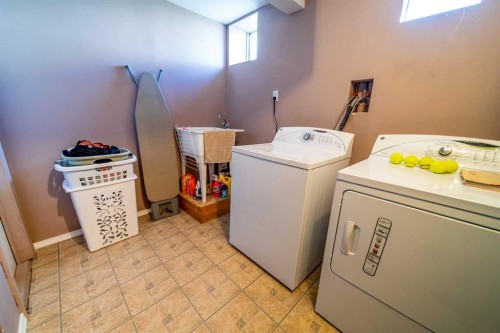 737 9 Avenue, Wainwright, AB - Indoor Photo Showing Laundry Room
