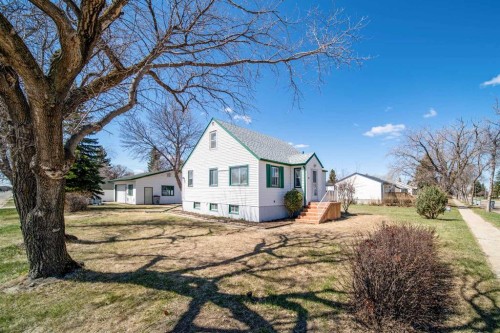 737 9 Avenue  Wainwright, AB T9W 1B9