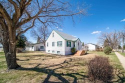 737 9 Avenue Wainwright, AB T9W 1B9