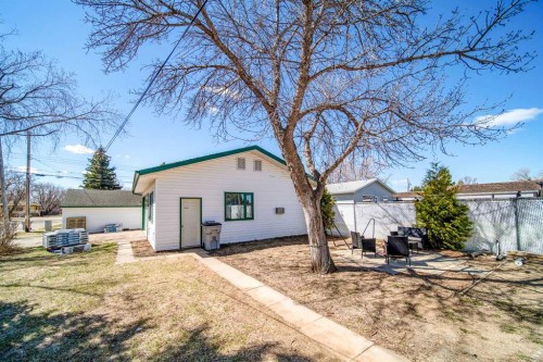 737 9 Avenue, Wainwright, AB - Outdoor