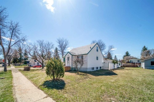 737 9 Avenue, Wainwright, AB - Outdoor