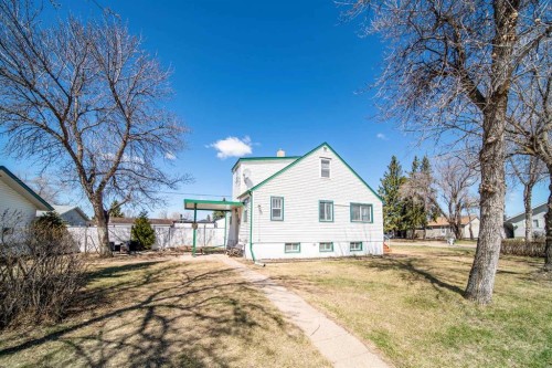 737 9 Avenue, Wainwright, AB - Outdoor
