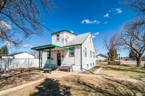 737 9 Avenue, Wainwright, AB - Outdoor