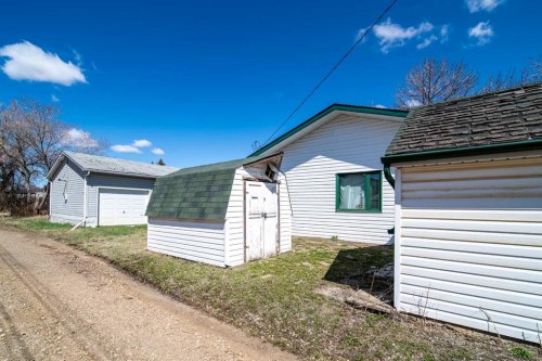 737 9 Avenue, Wainwright, AB - Outdoor