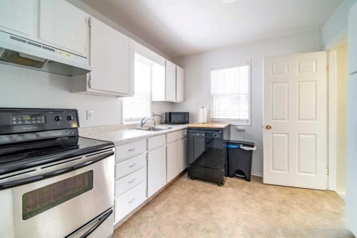737 9 Avenue, Wainwright, AB - Indoor Photo Showing Kitchen