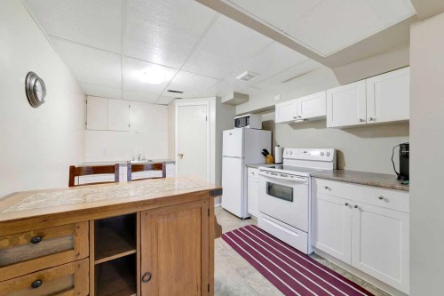 2901 51B Avenue, Lloydminster, AB - Indoor Photo Showing Kitchen