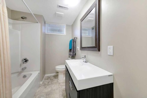 2901 51B Avenue, Lloydminster, AB - Indoor Photo Showing Bathroom