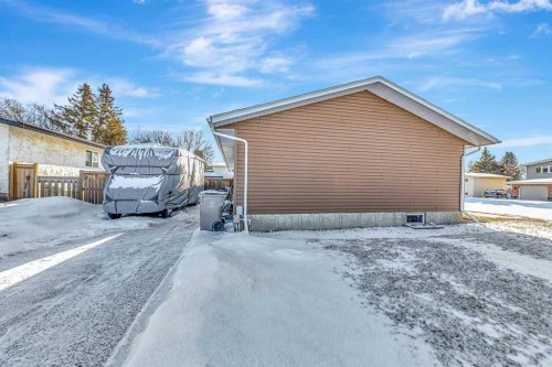 2901 51B Avenue, Lloydminster, AB - Outdoor