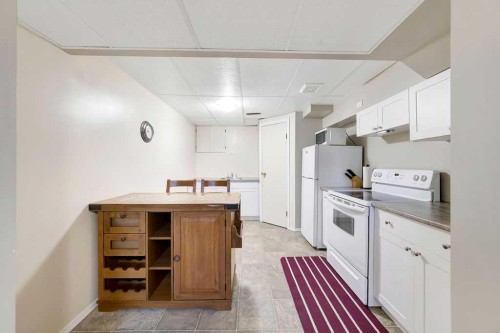2901 51B Avenue, Lloydminster, AB - Indoor Photo Showing Kitchen