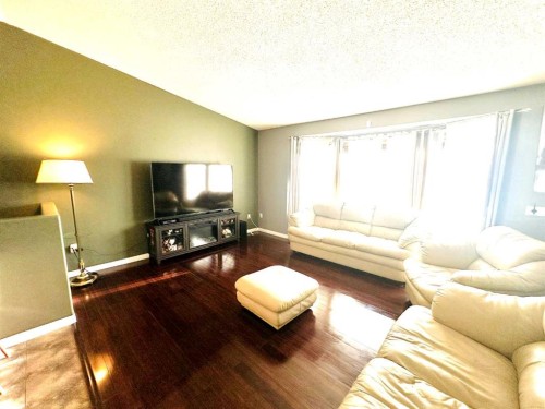 1105 19 Street, Wainwright, AB - Indoor Photo Showing Living Room