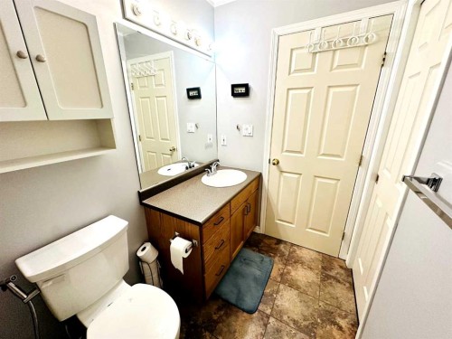 1105 19 Street, Wainwright, AB - Indoor Photo Showing Bathroom