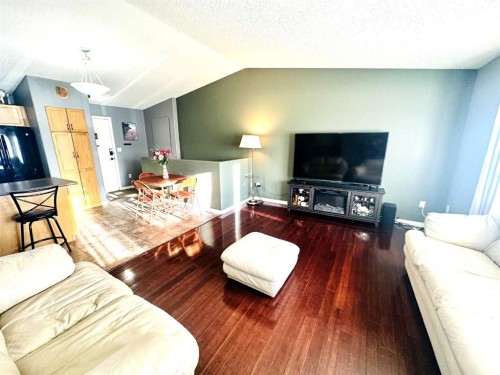 1105 19 Street, Wainwright, AB - Indoor Photo Showing Living Room