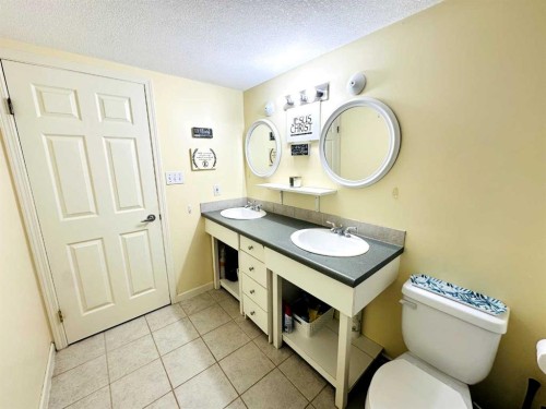 1105 19 Street, Wainwright, AB - Indoor Photo Showing Bathroom