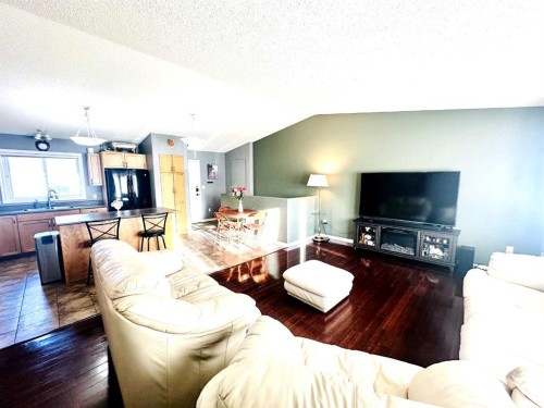 1105 19 Street, Wainwright, AB - Indoor Photo Showing Living Room