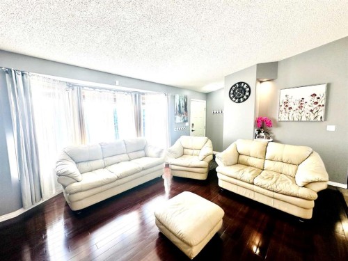 1105 19 Street, Wainwright, AB - Indoor Photo Showing Living Room