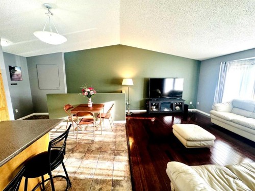 1105 19 Street, Wainwright, AB - Indoor Photo Showing Living Room