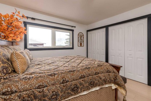 520051 Sk-17, Sandy Beach, AB - Indoor Photo Showing Bedroom