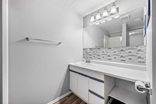 3409 61 Avenue, Lloydminster, AB - Indoor Photo Showing Bathroom