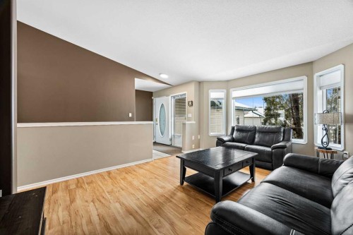 3409 61 Avenue, Lloydminster, AB - Indoor Photo Showing Living Room