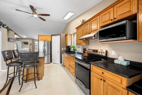 3409 61 Avenue, Lloydminster, AB - Indoor Photo Showing Kitchen