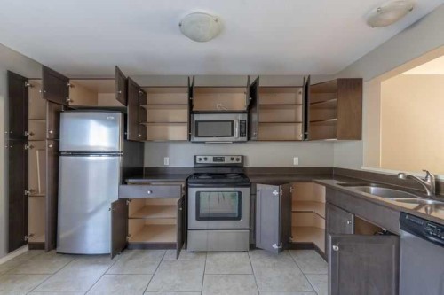 39-1809 47 Ave, Lloydminster, SK - Indoor Photo Showing Kitchen With Double Sink