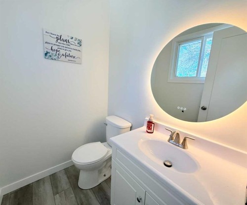 318 5 Avenue, Wainwright, AB - Indoor Photo Showing Bathroom