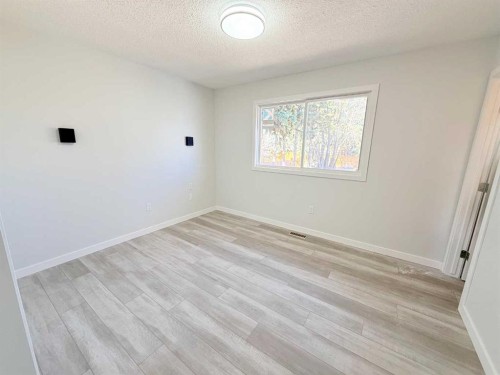 318 5 Avenue, Wainwright, AB - Indoor Photo Showing Other Room