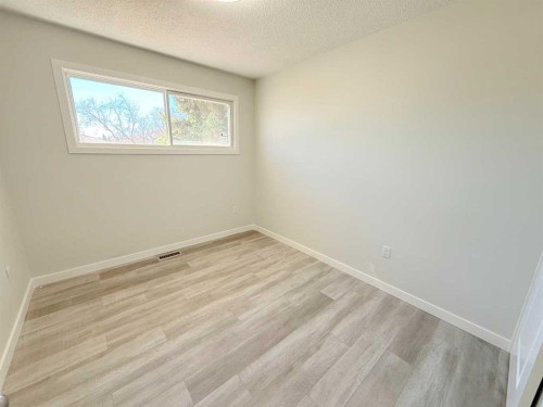 318 5 Avenue, Wainwright, AB - Indoor Photo Showing Other Room