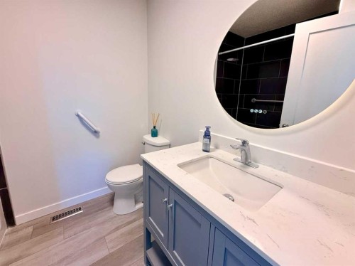 318 5 Avenue, Wainwright, AB - Indoor Photo Showing Bathroom