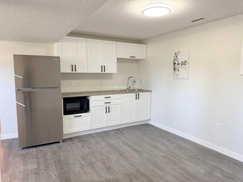 318 5 Avenue, Wainwright, AB - Indoor Photo Showing Kitchen