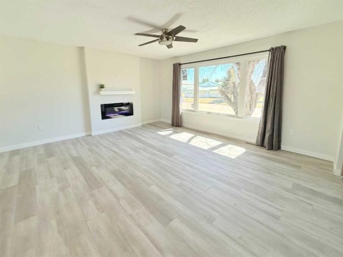 318 5 Avenue, Wainwright, AB - Indoor With Fireplace