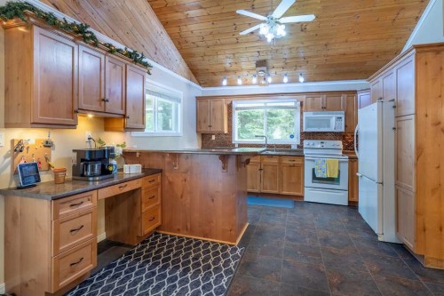1103 Marblo Place, Brightsand Lake, SK - Indoor Photo Showing Kitchen