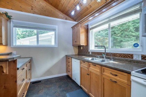 1103 Marblo Place, Brightsand Lake, SK - Indoor Photo Showing Kitchen With Double Sink